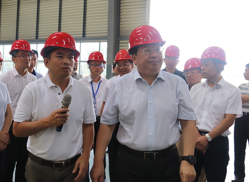 湖南省常务副省长陈向群调研中伟新能源（中国）总部工业基地