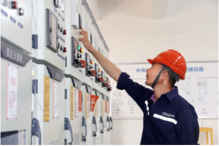 颂百年 耀党旗丨罗勇奇：从水师蓝到中伟蓝 稳固的本色与初心