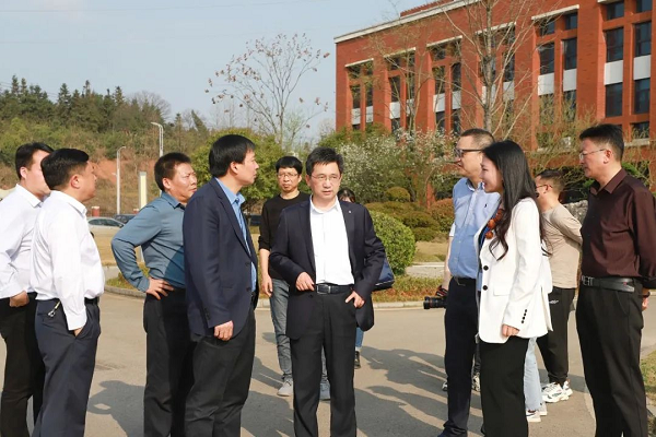 铜仁市委副书记、市长皮贵怀调研西部工业基地