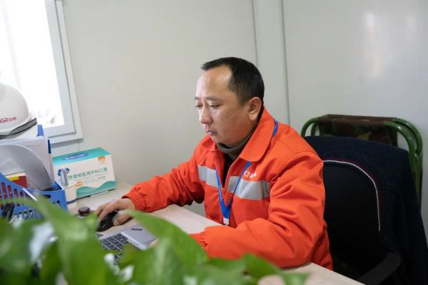 “磷”跑先锋 | 李胜军：以效果为导向，，，，，，，，精彩完成每一项使命