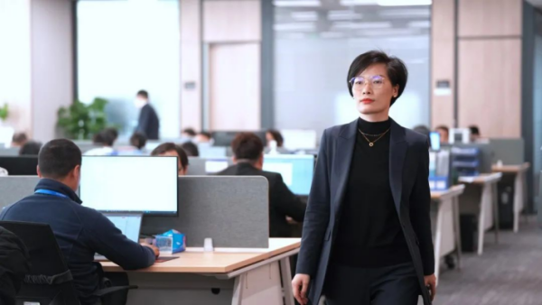 葆初心 再创业 | 李宁珍：靠近光，，，，，追随光，，，，，成为光，，，，，发散光