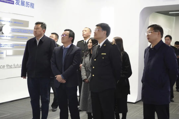 长沙海关到中伟调研外贸事情