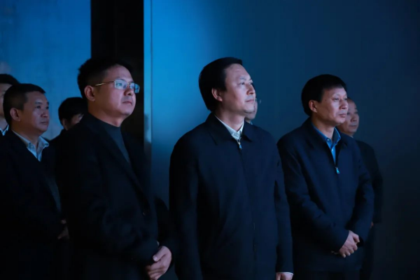 铜仁市委副书记、市长穆嵘坤一行调研中伟铜仁（上市主体）工业基地