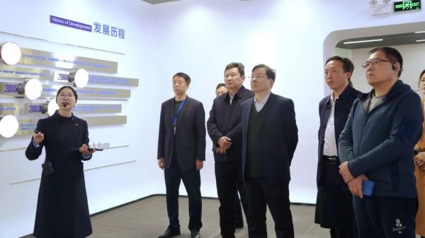 湖南省政协副主席、省工商联主席张健一行到中伟宁乡工业基地考察