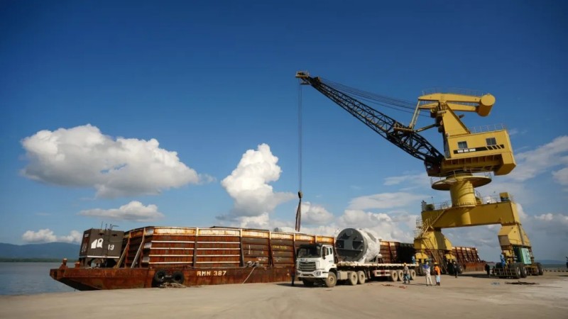 迈入投产“加速率”|中伟南加里曼丹工业基地首批装备到港