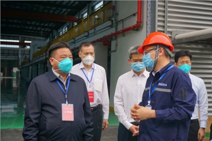 钦州市委书记林冠一行调研南部工业基地生产谋划及疫情防控事情情形