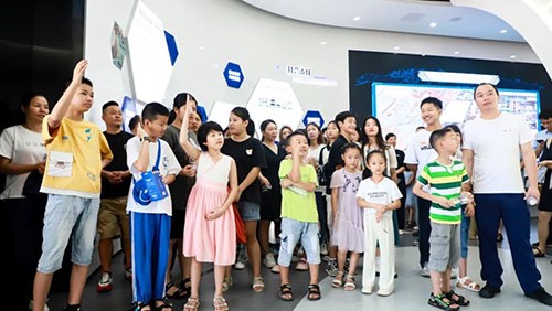 新能源探索之旅 | 中伟铜仁（上市主体）工业基地科技馆迎来100余名中小学生旅行