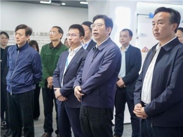 湖南省政协党组成员、秘书长邓群策带队考察调研中伟宁乡工业基地