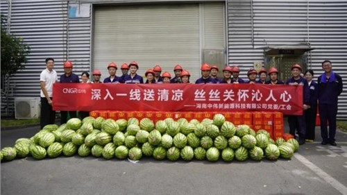 清凉润匠心眷注抵热浪|中伟股份生产一线开展“送清凉”员工眷注系列运动