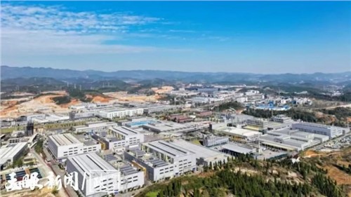 媒体看中伟 | 贵州日报《从一块电池看一个集群》聚焦中伟工业链龙头优势